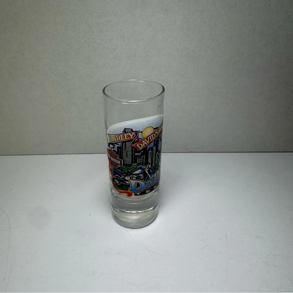 HARLEY DAVIDSON Dallas, Texas Tall Shot Glass 4 Inches with Skyline Graphics EUC